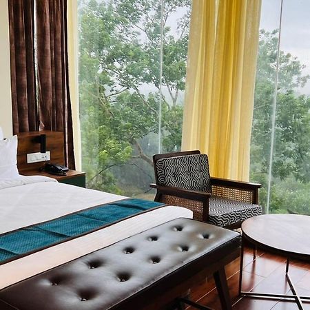 The Convoy Hotel Дібругарх Екстер'єр фото