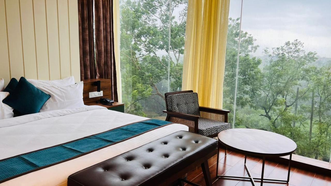The Convoy Hotel Дібругарх Екстер'єр фото